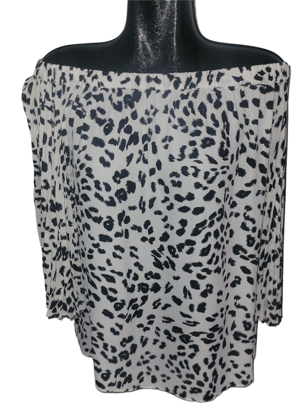 Vince Camuto Off-Shoulder Black and White Leopard Print Blouse Size M